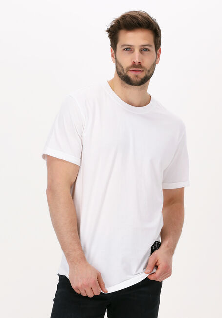 Weiße CALVIN KLEIN T-shirt BADGE TURN UP SLEEVE - large